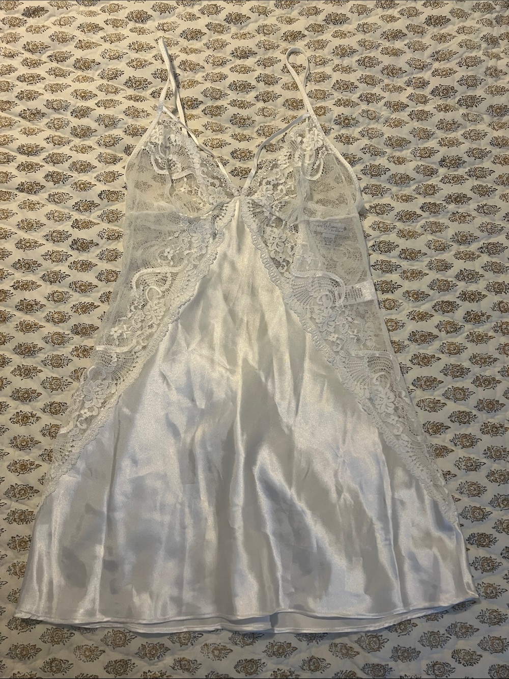 In Bloom by Jonquil White Lace Satin Bridal Robe & Chemise 2 Piece Set